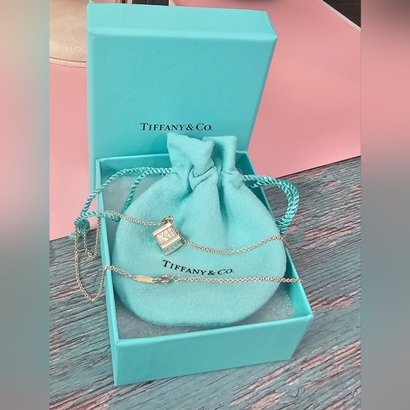 Tiffany & Co. Atlas Cube Roman Numerals 925 Sterling Pendant Necklace VGUC - Picture 16 of 16